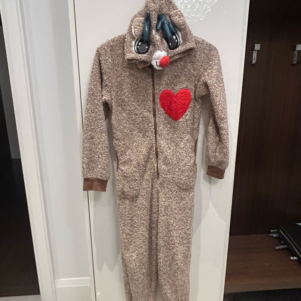 Girls onesie deer size medium.